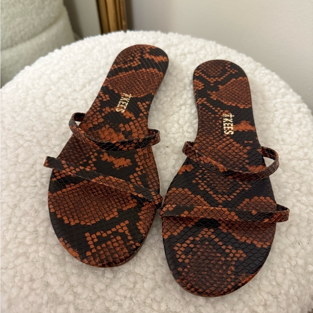 TKEES Brown Snake-Print Strappy Flat Sandals sz6